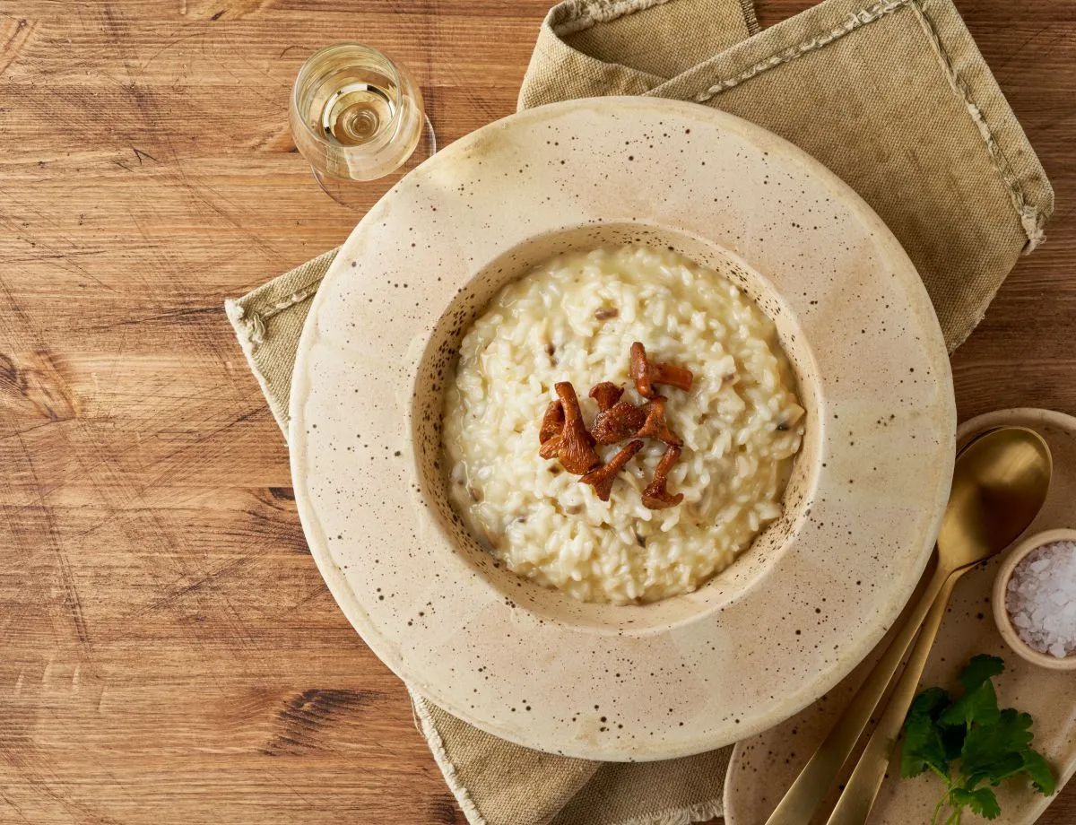 risoto with chanterelle mushrooms in large plate